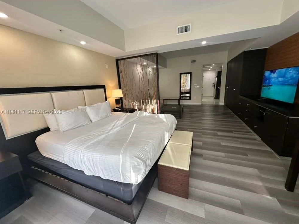 5300 NW 87th Ave #910 Doral, FL 33178