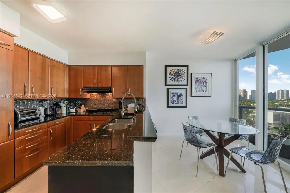 19333 E Collins Ave #1202 Sunny Isles Beach, FL 33160