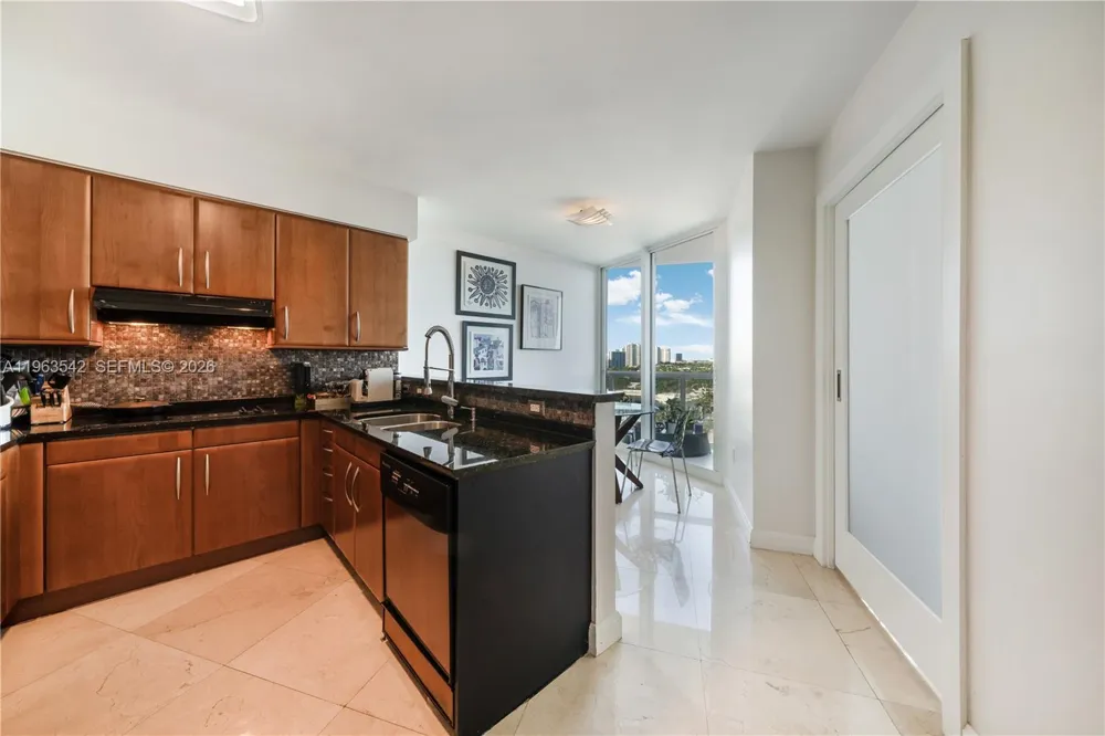 19333 E Collins Ave #1202 Sunny Isles Beach, FL 33160
