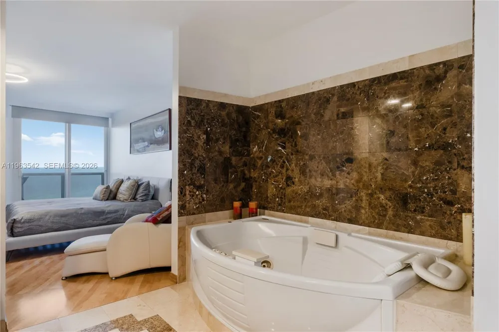 19333 E Collins Ave #1202 Sunny Isles Beach, FL 33160