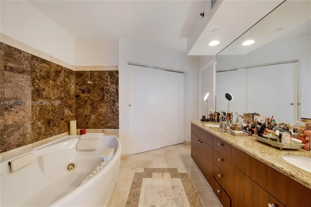 19333 E Collins Ave #1202 Sunny Isles Beach, FL 33160
