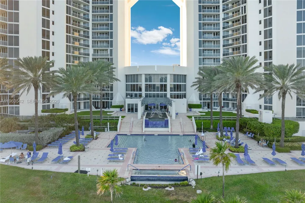 19333 E Collins Ave #1202 Sunny Isles Beach, FL 33160