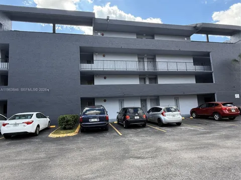 8821 W Flagler St #411
