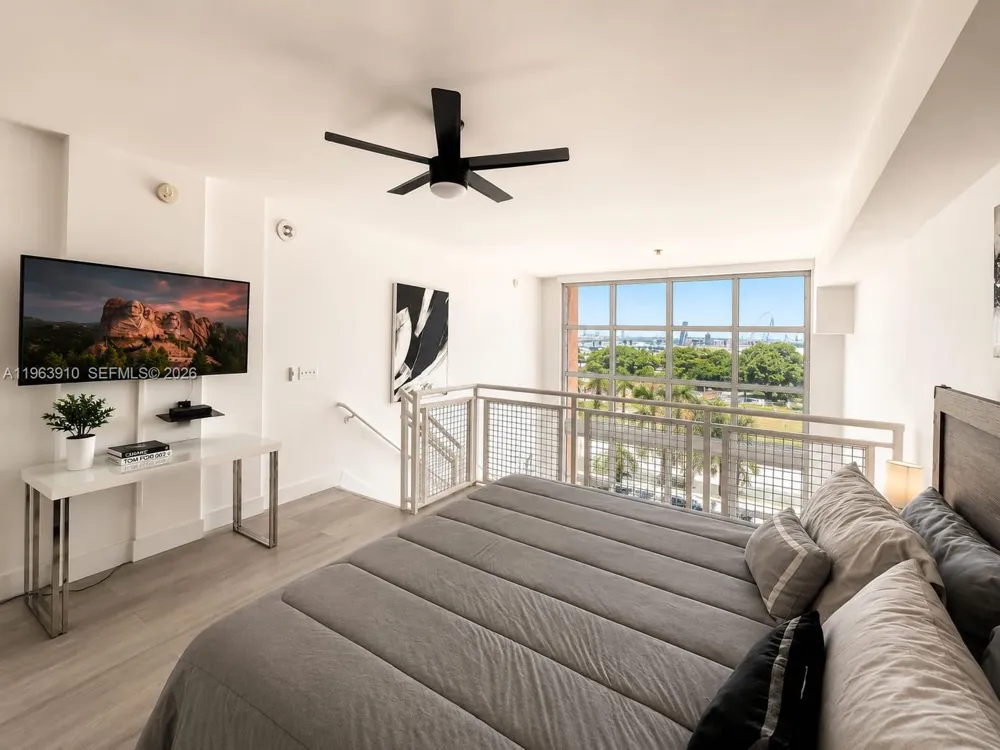 253 NE 2nd St #433 Miami, FL 33132