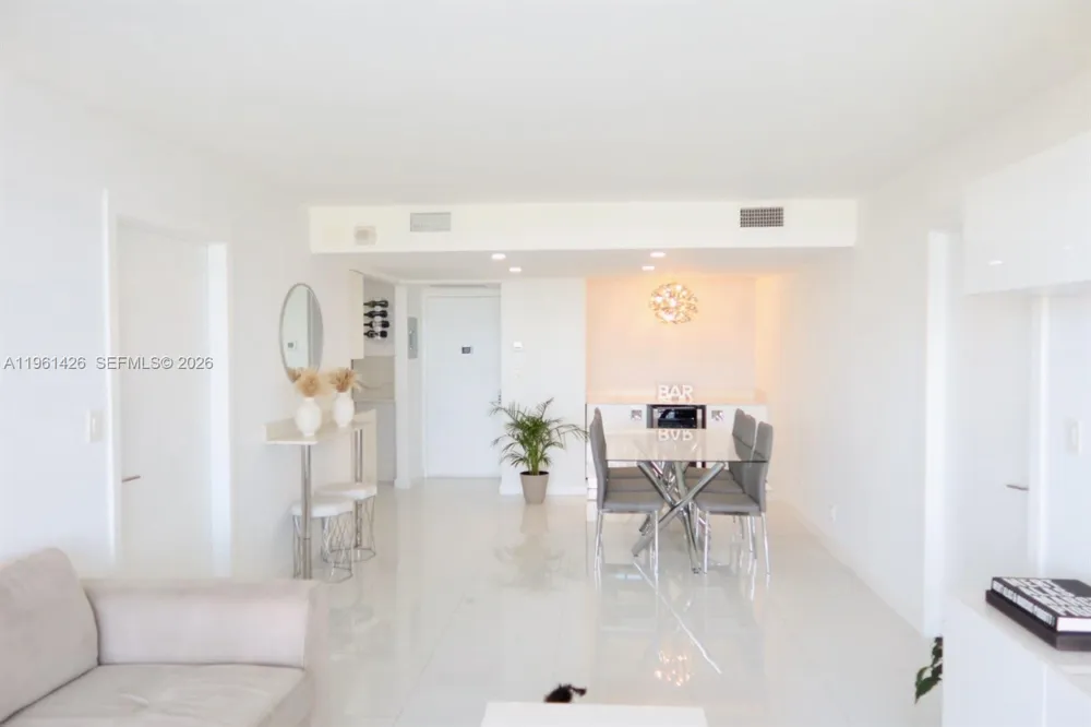 20301 W Country Club Dr #1422 Aventura, FL 33180