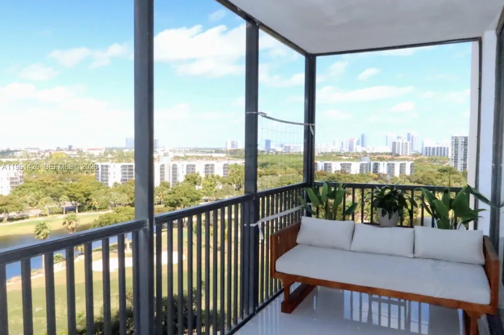 20301 W Country Club Dr #1422 Aventura, FL 33180