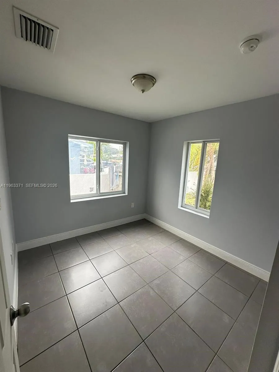 1128 NW 101st St Miami, FL 33150