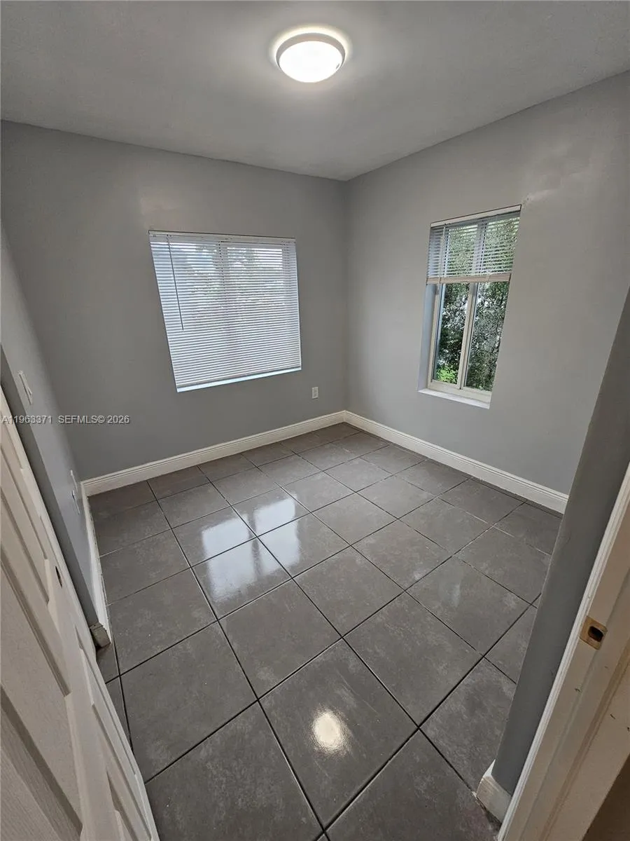 1128 NW 101st St Miami, FL 33150