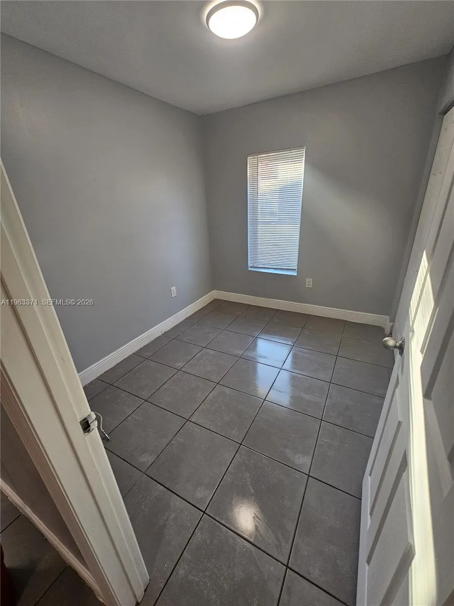 1128 NW 101st St Miami, FL 33150