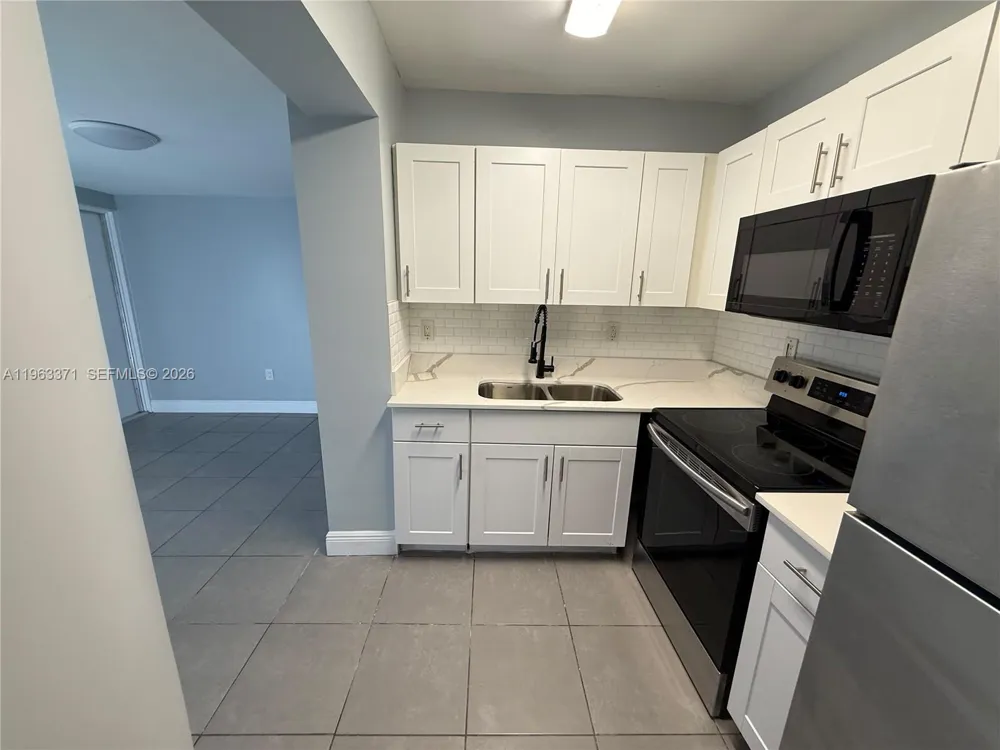 1128 NW 101st St Miami, FL 33150