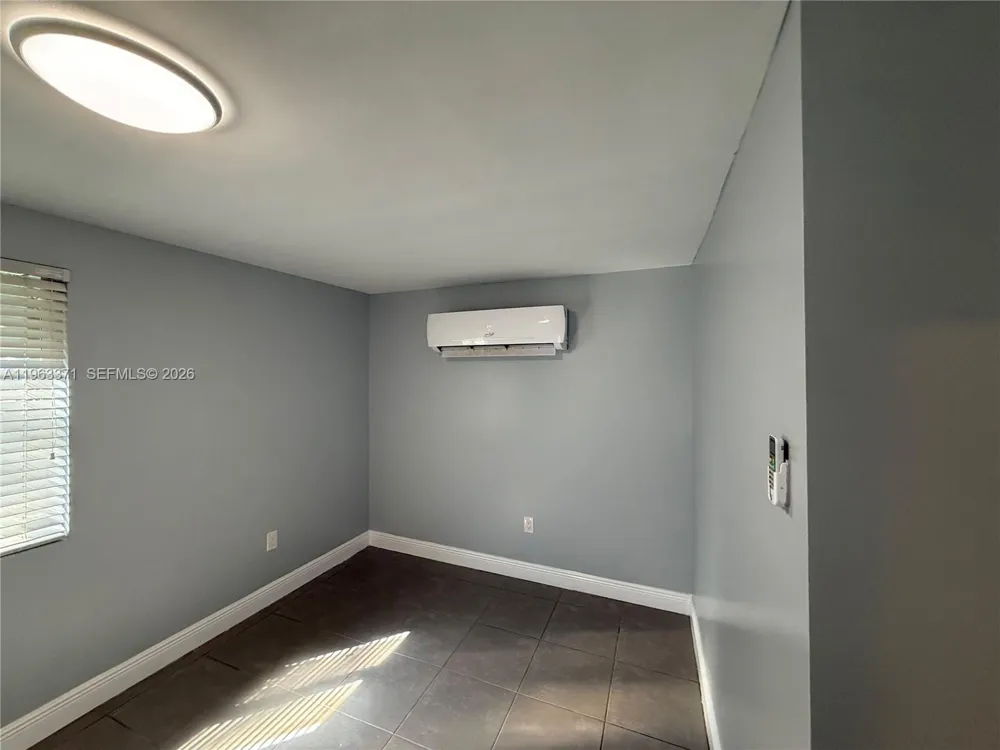 1128 NW 101st St Miami, FL 33150