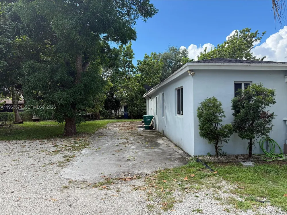 1128 NW 101st St Miami, FL 33150