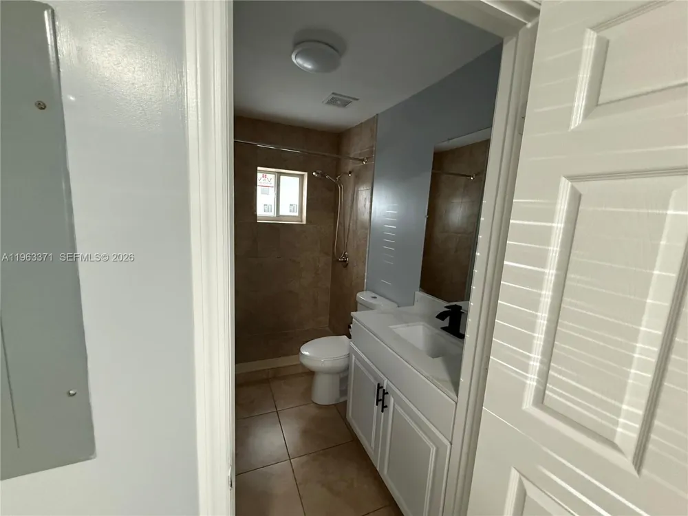 1128 NW 101st St Miami, FL 33150