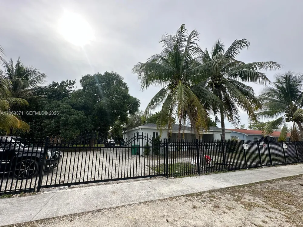 1128 NW 101st St Miami, FL 33150