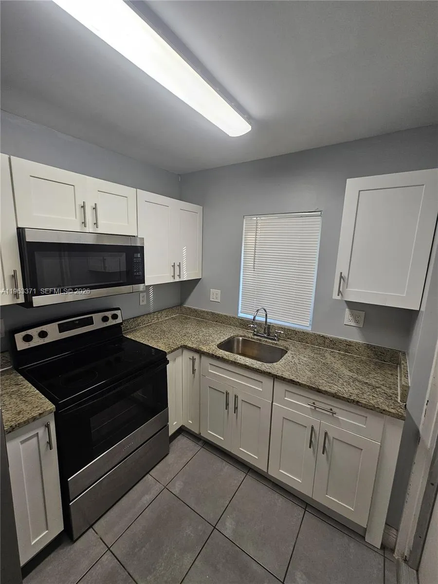 1128 NW 101st St Miami, FL 33150
