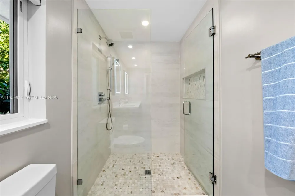 4595 Jefferson Ave Miami Beach, FL 33140