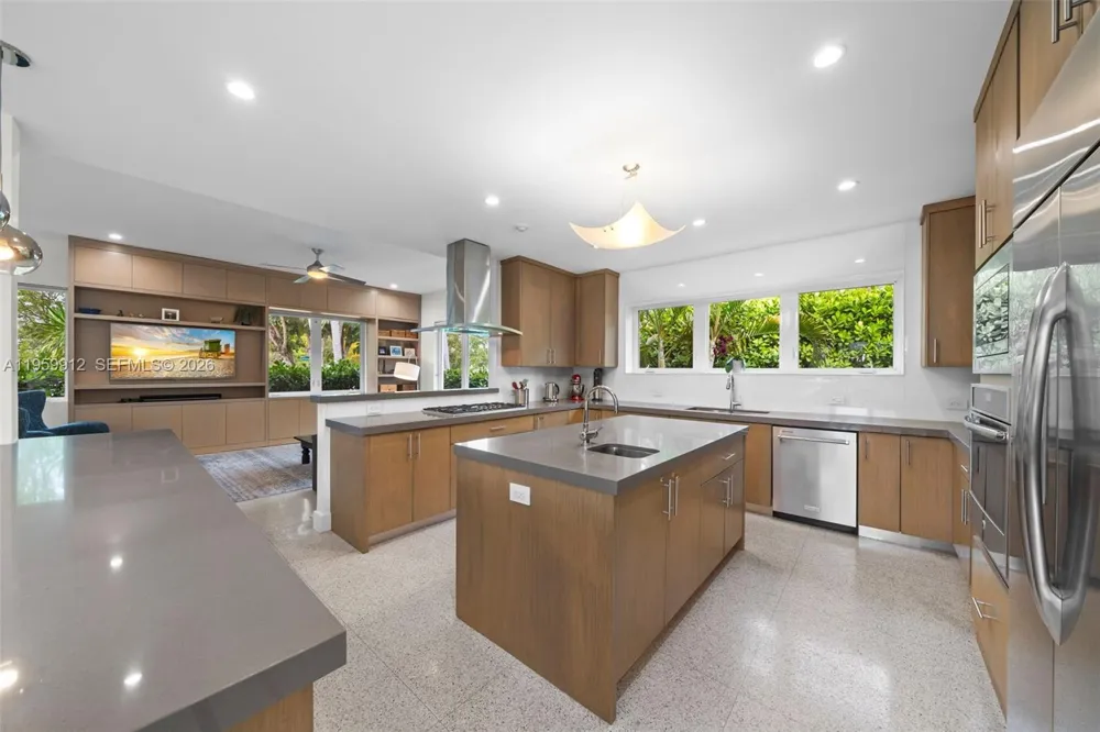 4595 Jefferson Ave Miami Beach, FL 33140