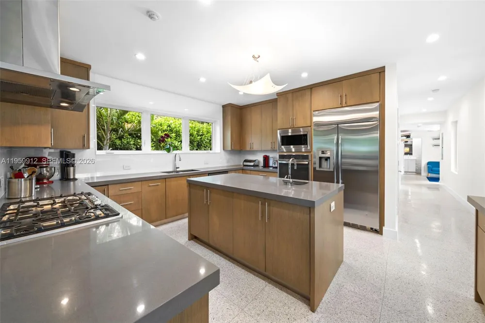 4595 Jefferson Ave Miami Beach, FL 33140
