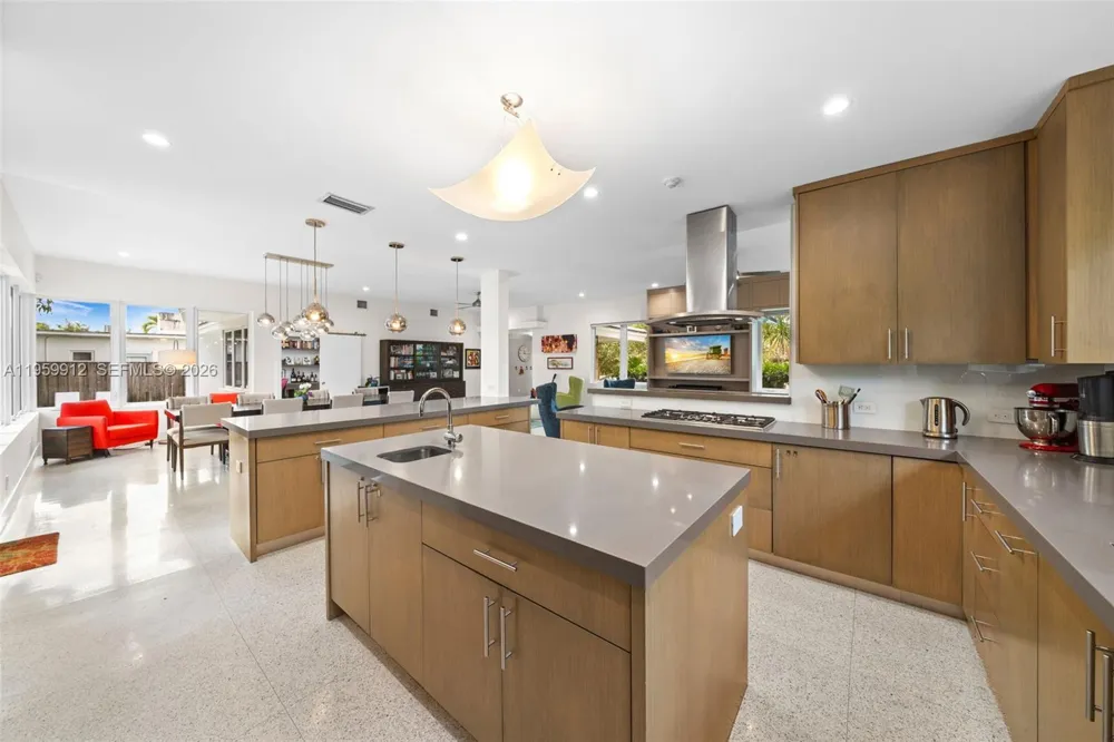 4595 Jefferson Ave Miami Beach, FL 33140