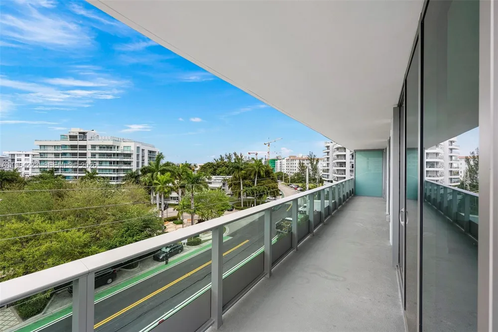 9201 E Bay Harbor Drive #502 Bay Harbor Islands, FL 33154