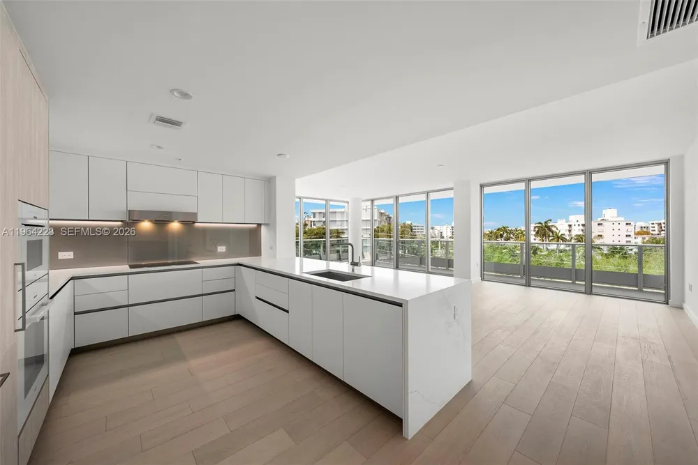 9201 E Bay Harbor Drive #502 Bay Harbor Islands, FL 33154