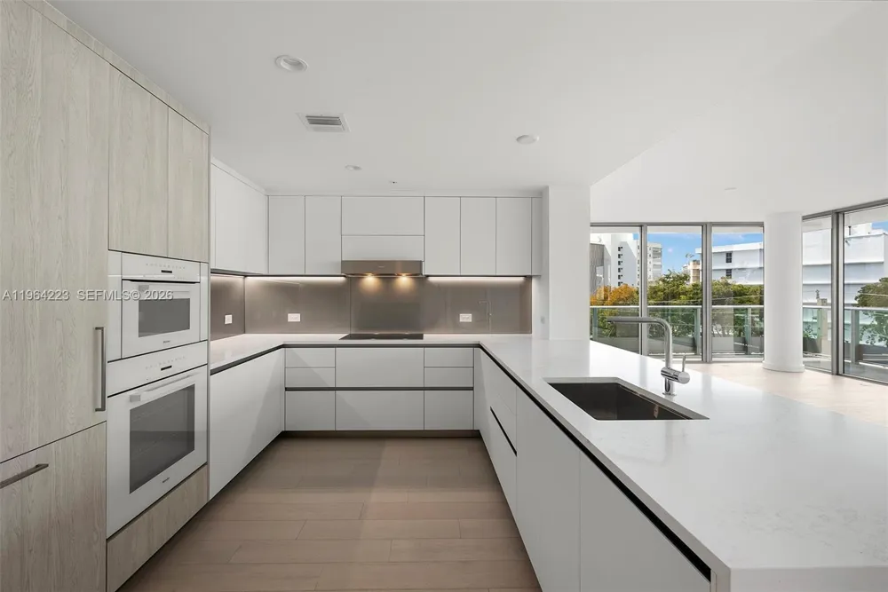 9201 E Bay Harbor Drive #502 Bay Harbor Islands, FL 33154