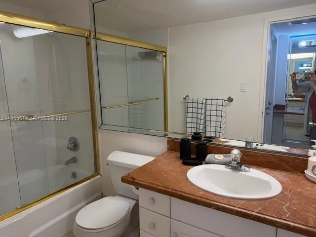 5161 Collins Ave #703 Miami Beach, FL 33140
