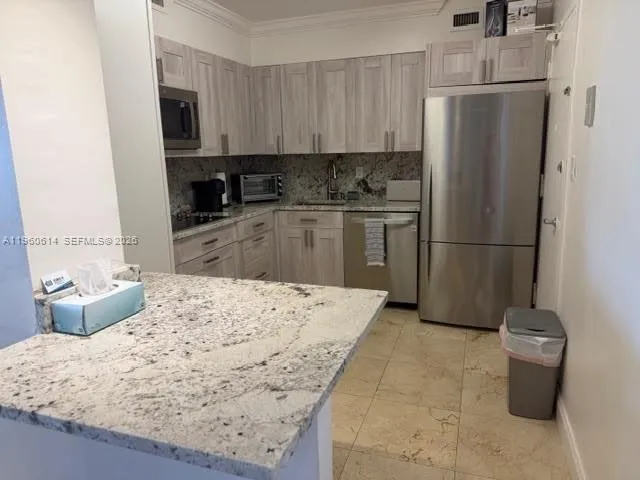5161 Collins Ave #703 Miami Beach, FL 33140