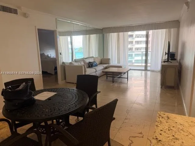 5161 Collins Ave #703 Miami Beach, FL 33140