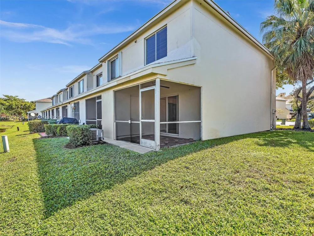 60 Key West Ct #60 Weston, FL 33326