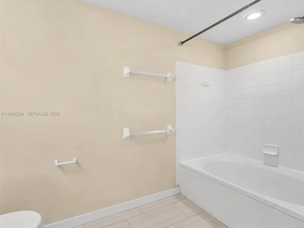 60 Key West Ct #60 Weston, FL 33326