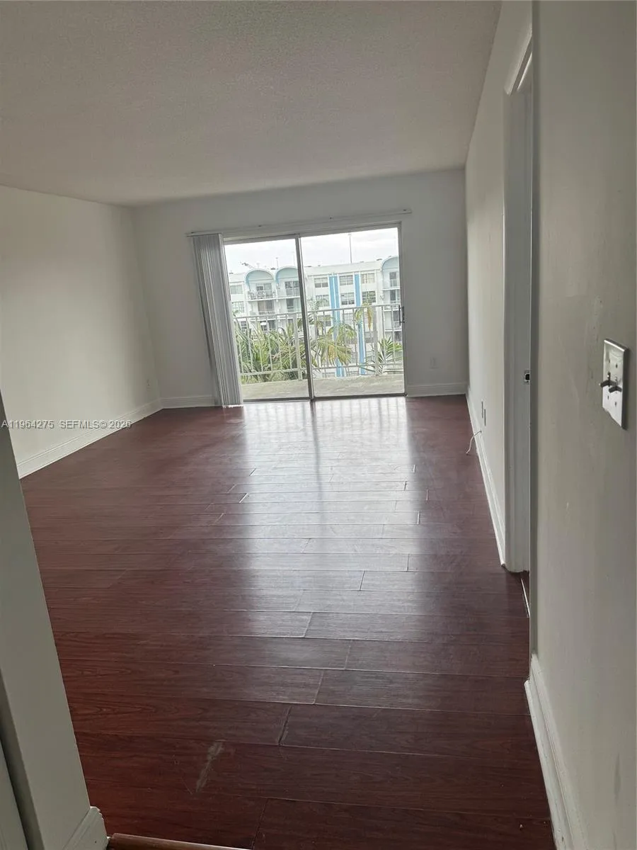 496 NW 165th St Rd #D-614 Miami, FL 33169