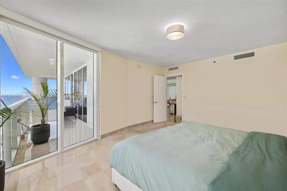 1800 S Ocean Dr #1010 Hallandale Beach, FL 33009