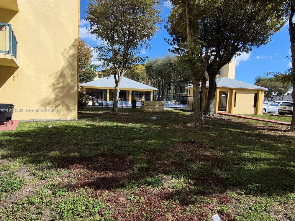 11800 SW 18th St #529-4 Miami, FL 33175