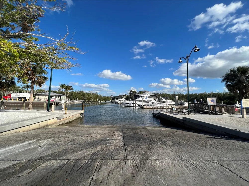 3050 Pine Tree Dr Naples, FL 34112