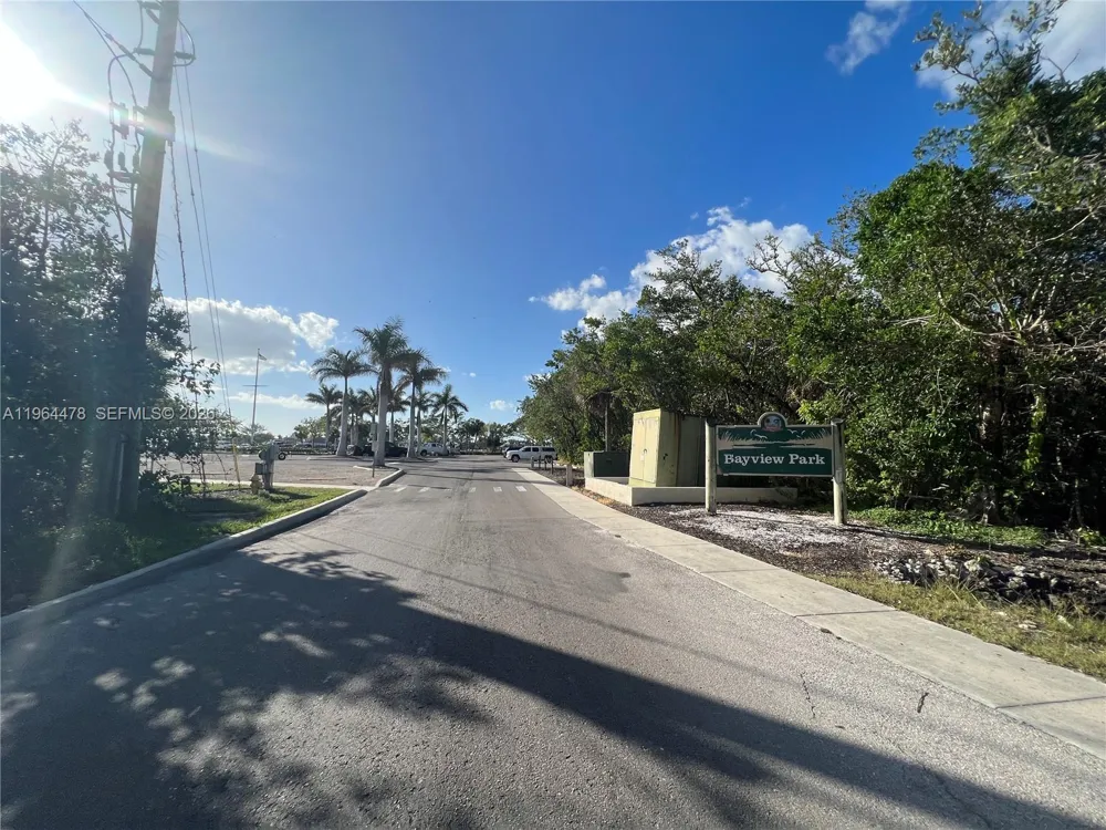 3050 Pine Tree Dr Naples, FL 34112