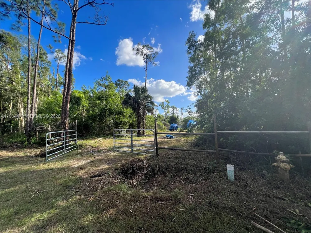 3050 Pine Tree Dr Naples, FL 34112