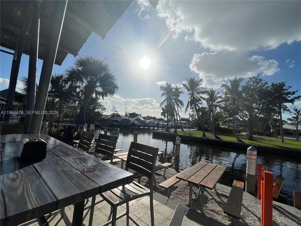 3050 Pine Tree Dr Naples, FL 34112