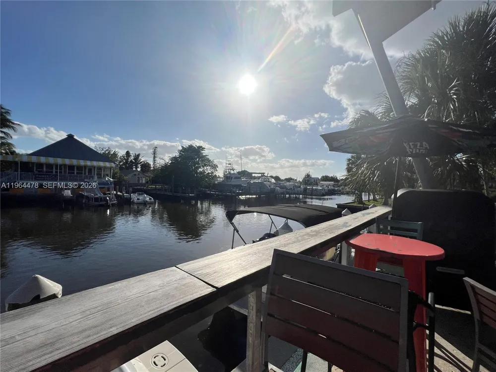 3050 Pine Tree Dr Naples, FL 34112