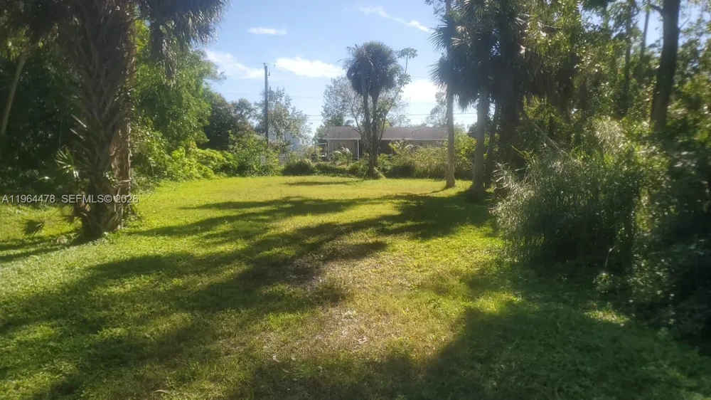 3050 Pine Tree Dr Naples, FL 34112