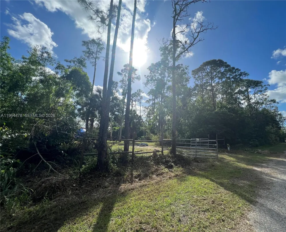 3050 Pine Tree Dr Naples, FL 34112