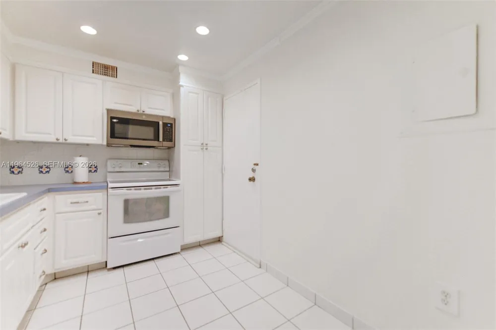 1980 S Ocean Dr #9C Hallandale Beach, FL 33009
