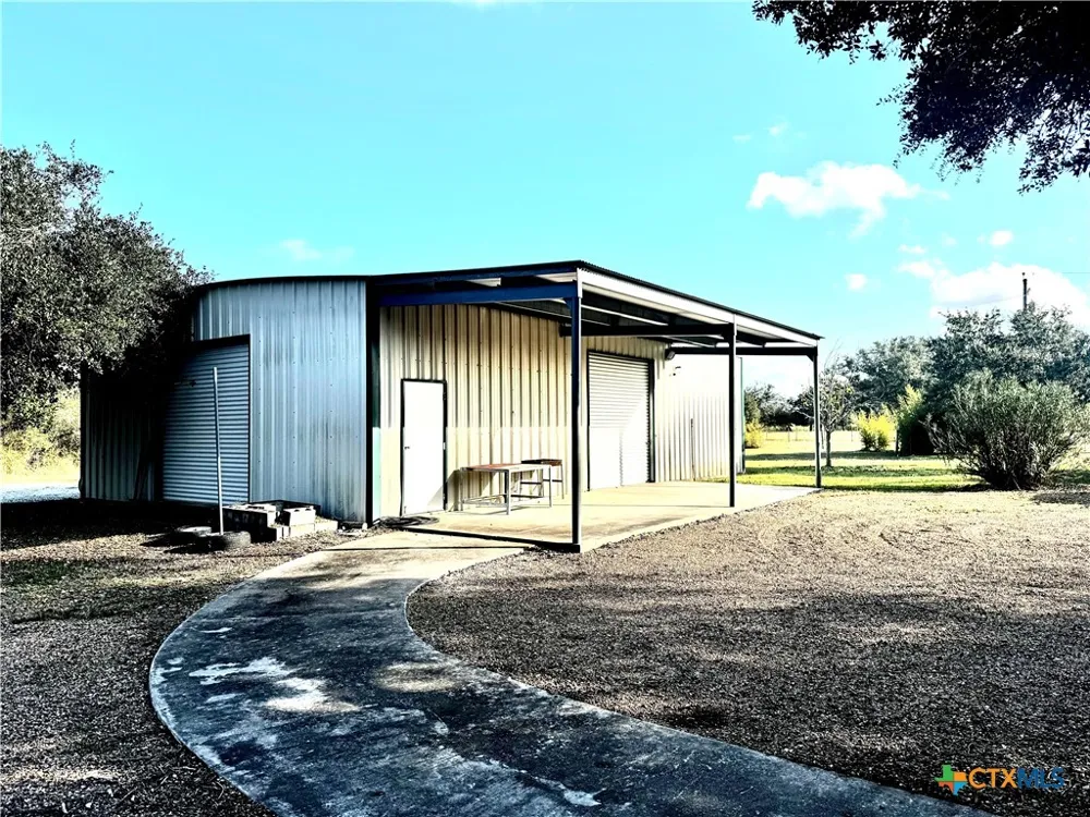 2165 County Rd 457 La Ward, TX 77957