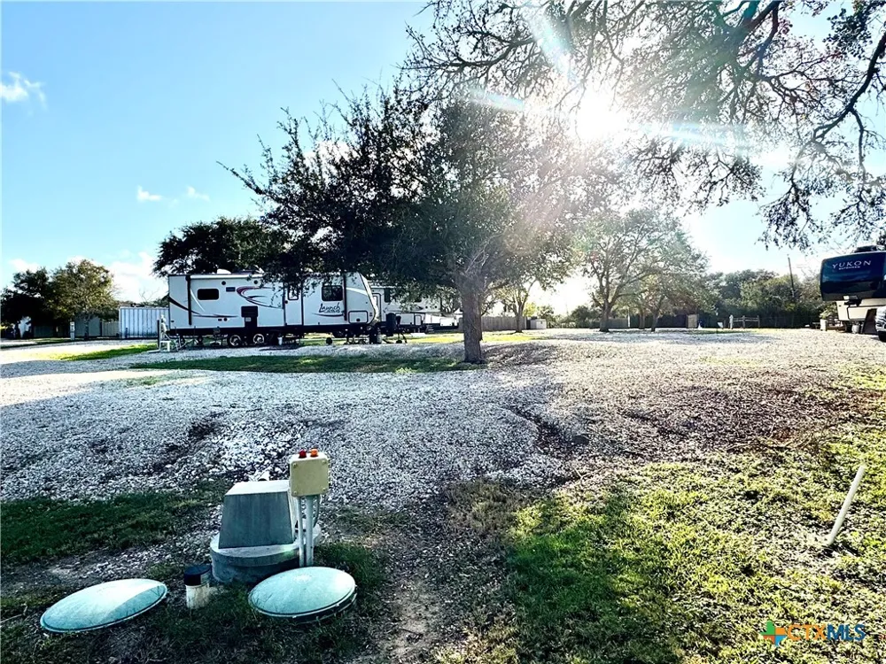 2165 County Rd 457 La Ward, TX 77957