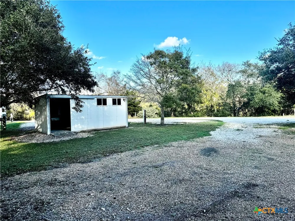 2165 County Rd 457 La Ward, TX 77957