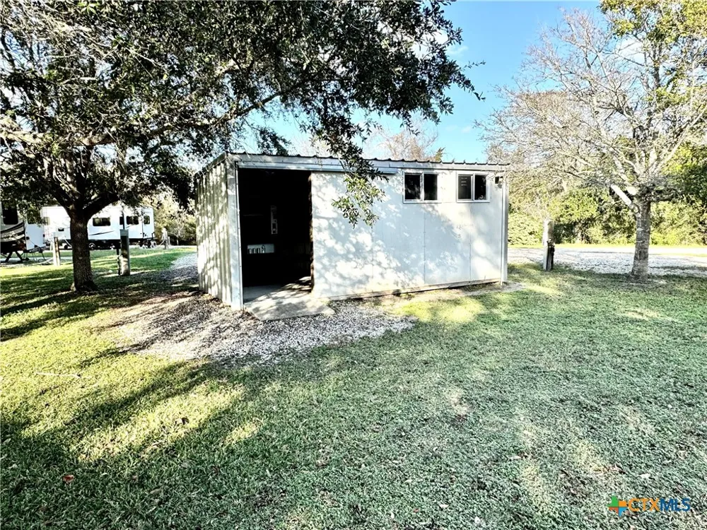 2165 County Rd 457 La Ward, TX 77957
