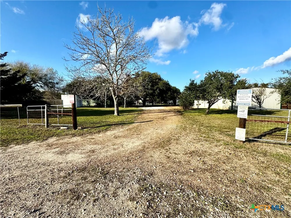 2165 County Rd 457 La Ward, TX 77957