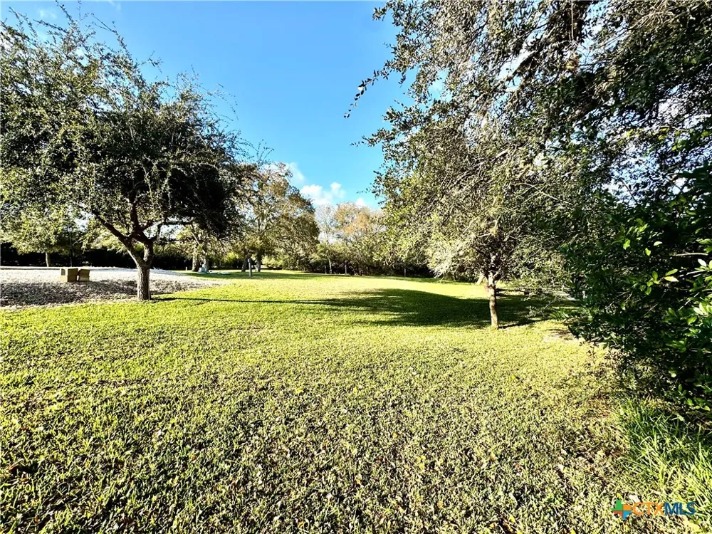 2165 County Rd 457 La Ward, TX 77957