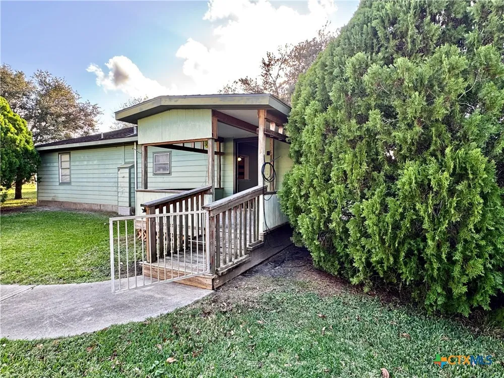 2165 County Rd 457 La Ward, TX 77957