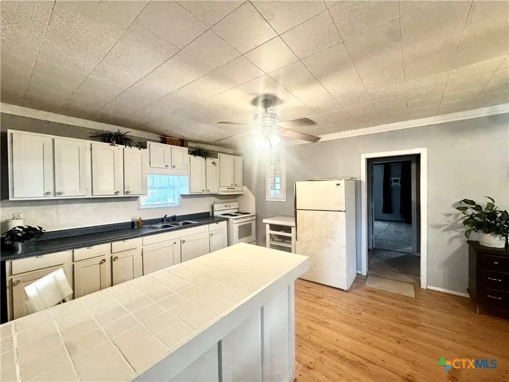 2165 County Rd 457 La Ward, TX 77957